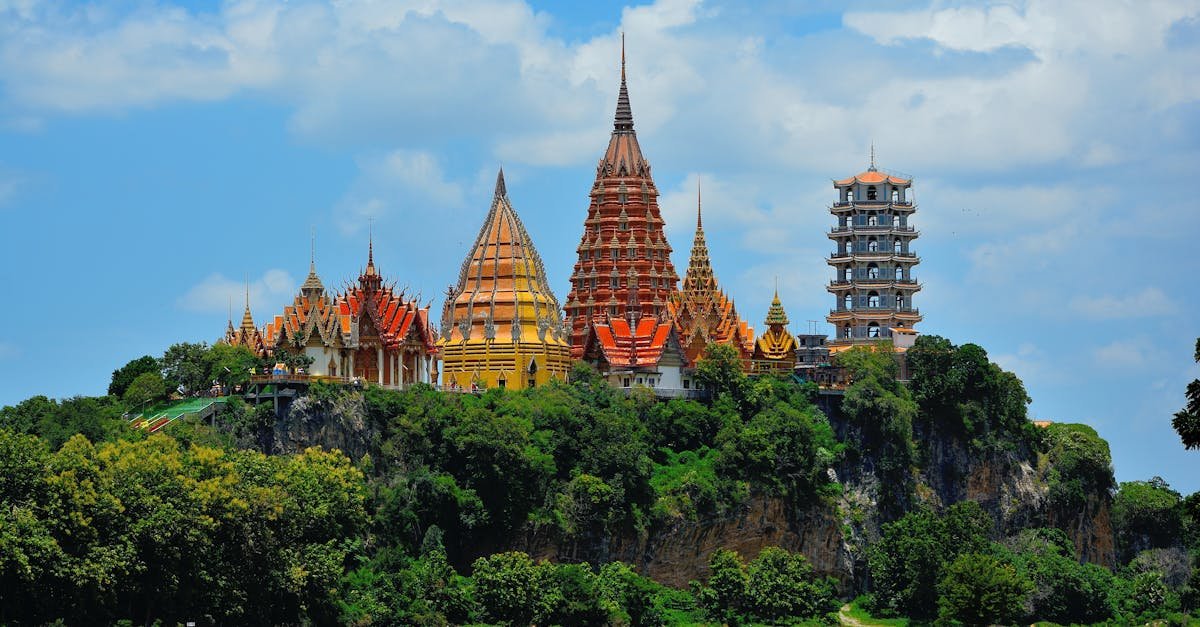 découvrez la beauté de la thaïlande, entre plages paradisiaques, temples anciens et une culture riche et colorée. planifiez votre voyage dès maintenant !